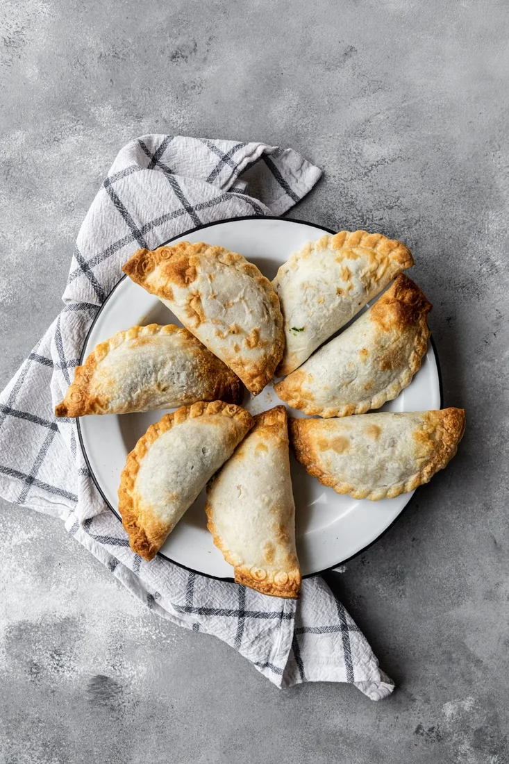 EMPANADAS DE CARNE / VEAL — 6 UNIDADES