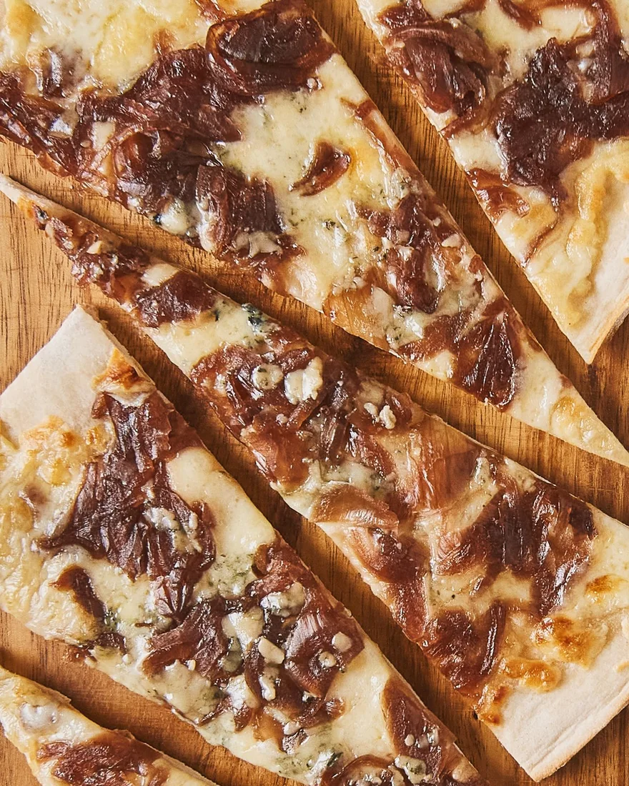 PIZZA QUESO AZUL Y CEBOLLA / BLUE CHEESE & ONION